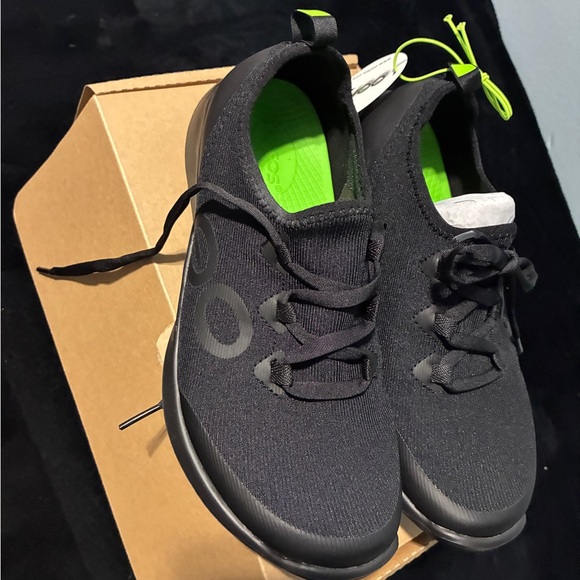 OOFOS Black Athletic Shoes - Picture 1 of 4